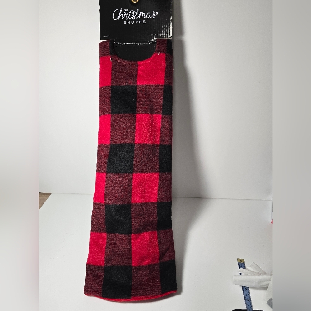 The Christmas shoppe red black paid tree skirt Cottagecore  48x48 nwt